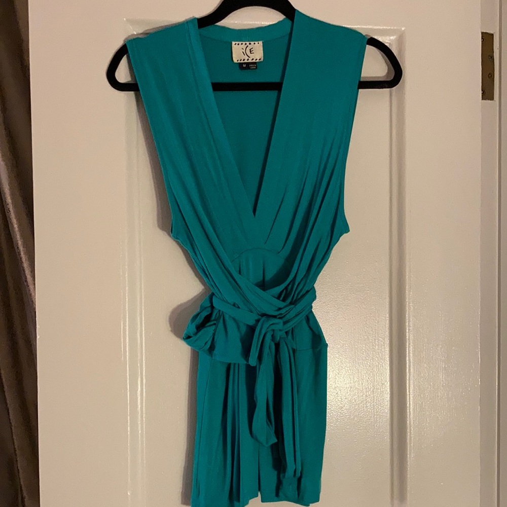 Sleeveless stretch jersey wrap top (size medium)
